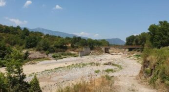Η Θεσσαλία στραγγίζει απο νερό: ”μπαίνει μέσα” κατα 500 εκατ. κυβικά μέτρα τον χρόνο (γραφήματα)