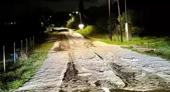 Τρίκαλα: Το «έστρωσε» με πυκνό χαλάζι – Ποτάμια οι δρόμοι από την καταιγίδα